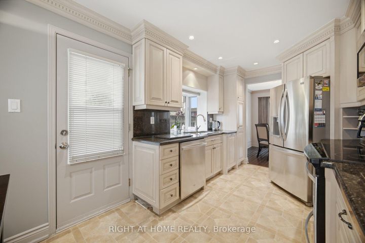 Photo 13 at 6360 Atherly Crescent, Meadowvale, Mississauga