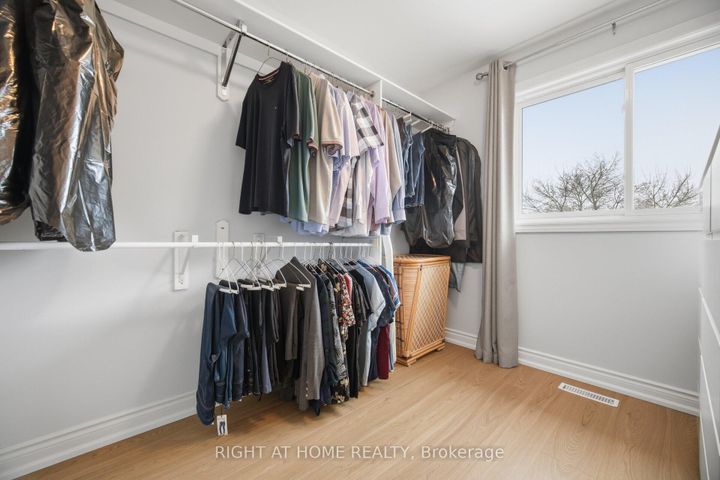 Photo 23 at 6360 Atherly Crescent, Meadowvale, Mississauga