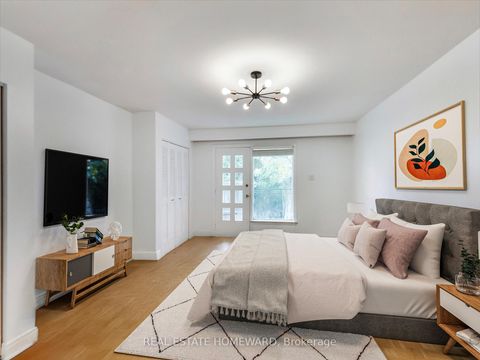 Photo 10 at 183 Madison Avenue, Annex, Toronto