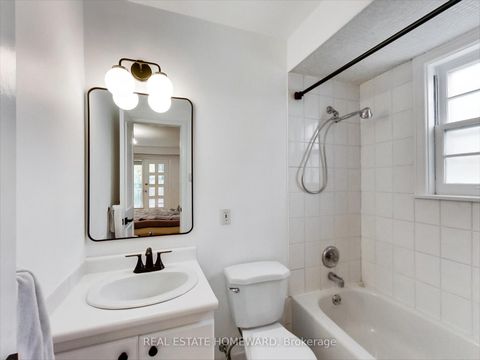 Photo 11 at 183 Madison Avenue, Annex, Toronto