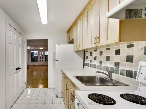 Photo 20 at 183 Madison Avenue, Annex, Toronto