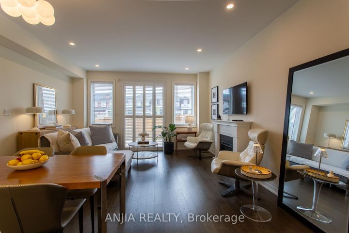 Photo 5 at 9 MACE Avenue, Rural Richmond Hill, Richmond Hill