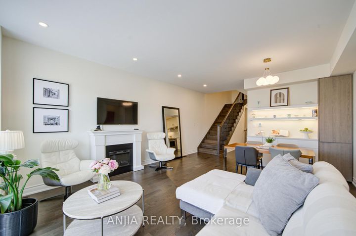 Photo 9 at 9 MACE Avenue, Rural Richmond Hill, Richmond Hill