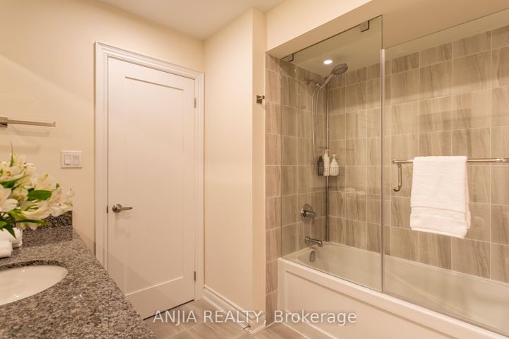 Photo 14 at 9 MACE Avenue, Rural Richmond Hill, Richmond Hill