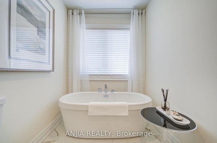 Photo 16 at 9 MACE Avenue, Rural Richmond Hill, Richmond Hill