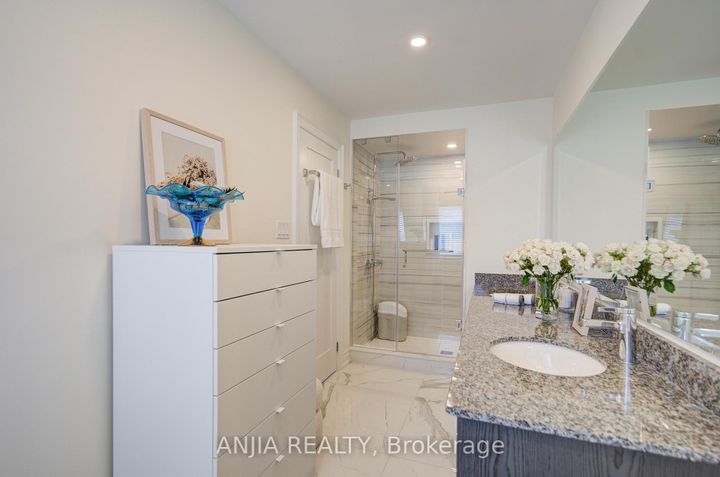 Photo 17 at 9 MACE Avenue, Rural Richmond Hill, Richmond Hill