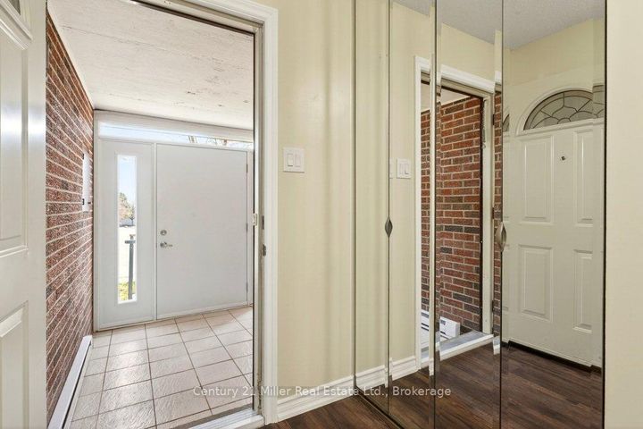 Photo 5 at 40 - 30 Dundalk Drive, Dorset Park, Toronto