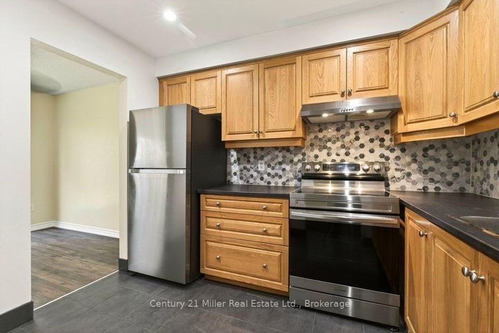 Photo 8 at 40 - 30 Dundalk Drive, Dorset Park, Toronto