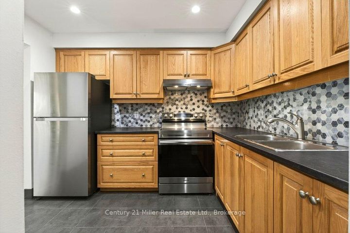 Photo 9 at 40 - 30 Dundalk Drive, Dorset Park, Toronto