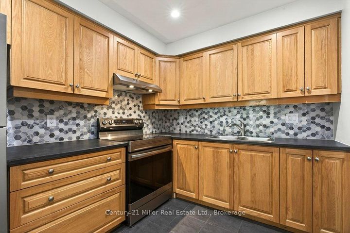 Photo 10 at 40 - 30 Dundalk Drive, Dorset Park, Toronto