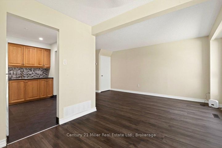 Photo 13 at 40 - 30 Dundalk Drive, Dorset Park, Toronto