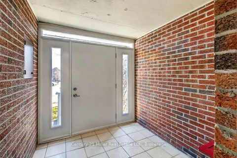 Photo 2 at 40 - 30 Dundalk Drive, Dorset Park, Toronto