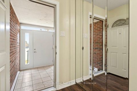 Photo 5 at 40 - 30 Dundalk Drive, Dorset Park, Toronto