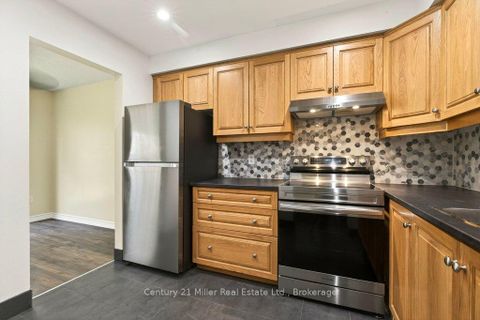 Photo 8 at 40 - 30 Dundalk Drive, Dorset Park, Toronto