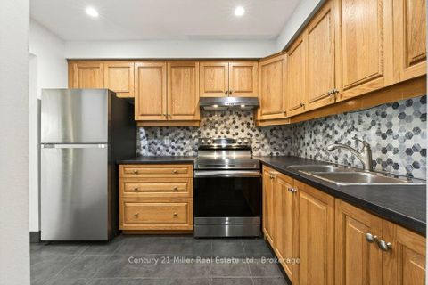 Photo 9 at 40 - 30 Dundalk Drive, Dorset Park, Toronto