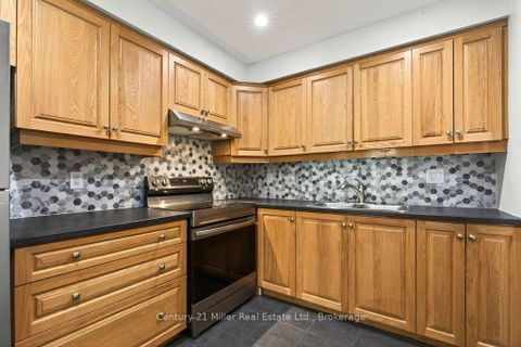 Photo 10 at 40 - 30 Dundalk Drive, Dorset Park, Toronto