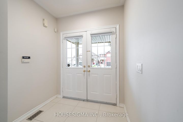Photo 1 at 6 Flower Trail, Bram East, Brampton
