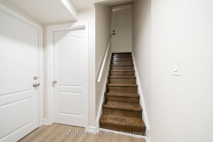 Photo 18 at 6 Flower Trail, Bram East, Brampton