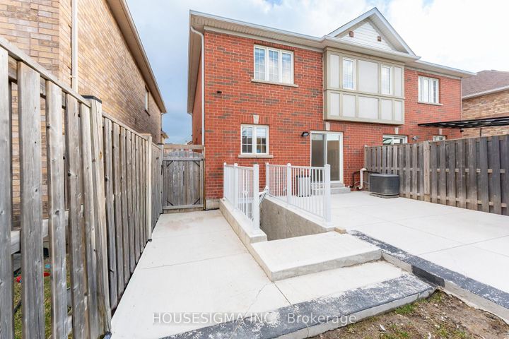 Photo 26 at 6 Flower Trail, Bram East, Brampton