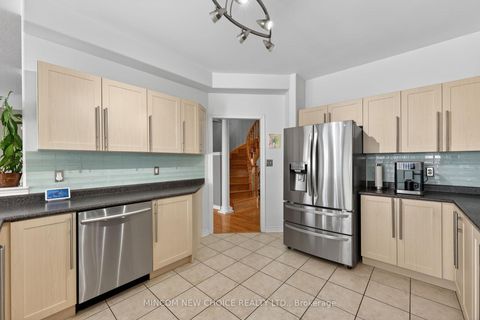 Photo 13 at 37 Westminster Circle, Shore, Barrie