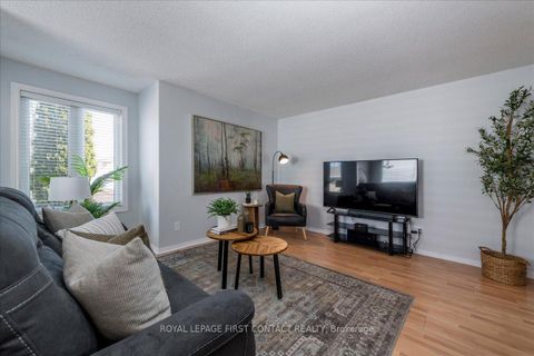 Photo 4 at 36 CHURCHLAND Drive, Holly, Barrie