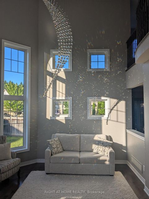 Photo 2 at 28 Timberbank Square, Sutton & Jackson's Point, Georgina