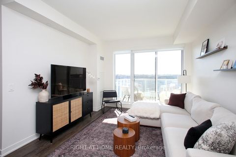 Photo 13 at 513 - 6 David Eyer Road, Rural Richmond Hill, Richmond Hill