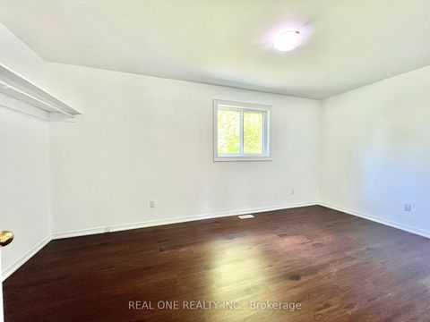Photo 10 at 216 Foster Drive, Painswick North, Barrie