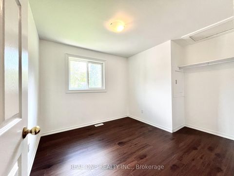 Photo 11 at 216 Foster Drive, Painswick North, Barrie