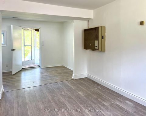 Photo 14 at 216 Foster Drive, Painswick North, Barrie