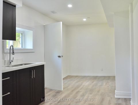 Photo 15 at 216 Foster Drive, Painswick North, Barrie