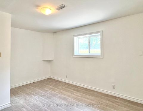 Photo 23 at 216 Foster Drive, Painswick North, Barrie