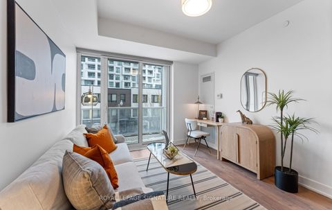 Photo 6 at 213 - 80 Vanauley Street, Chinatown, Toronto