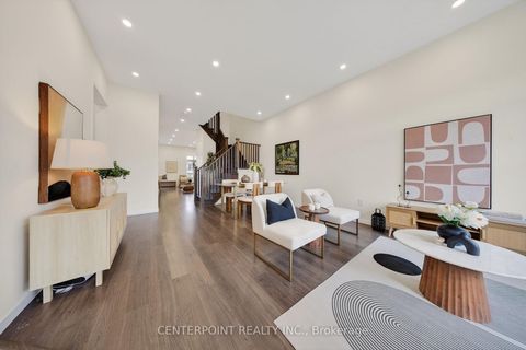 Photo 4 at 1240 Wellington Street E, Bayview Northeast, Aurora