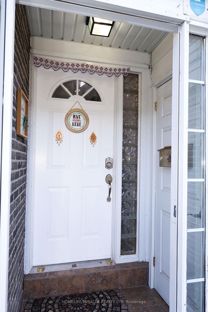 Photo 3 at 64 - 2440 Bromsgrove Road, Clarkson, Mississauga