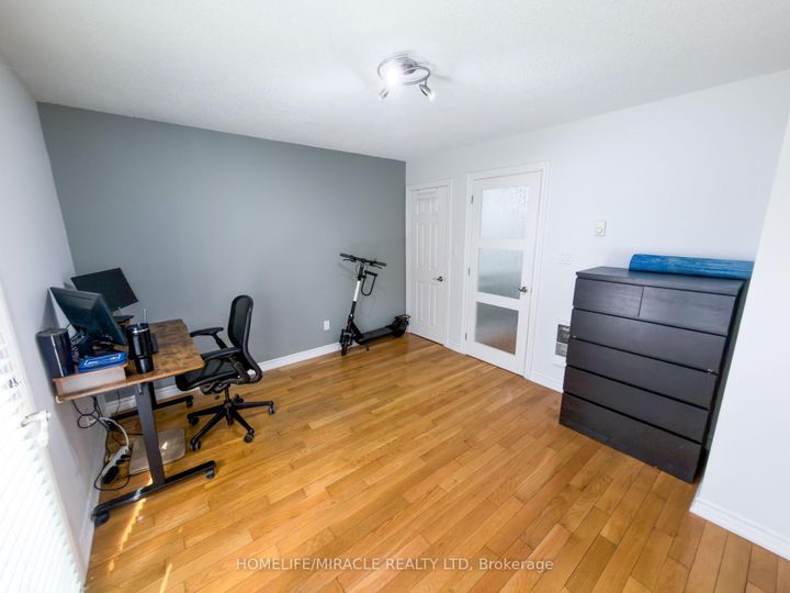 Photo 8 at 64 - 2440 Bromsgrove Road, Clarkson, Mississauga