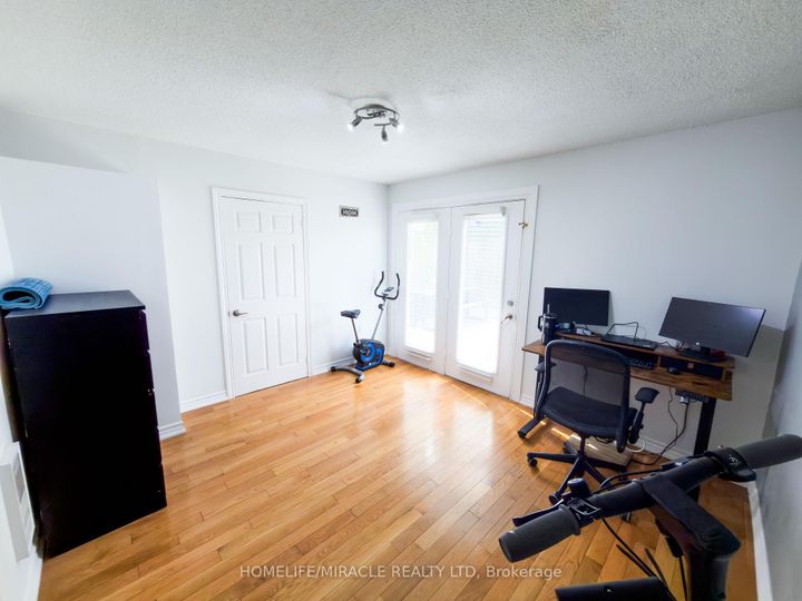 Photo 9 at 64 - 2440 Bromsgrove Road, Clarkson, Mississauga