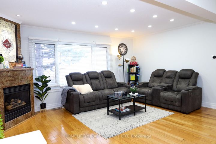 Photo 13 at 64 - 2440 Bromsgrove Road, Clarkson, Mississauga