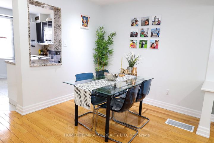 Photo 15 at 64 - 2440 Bromsgrove Road, Clarkson, Mississauga