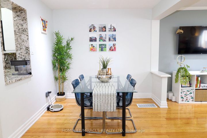 Photo 16 at 64 - 2440 Bromsgrove Road, Clarkson, Mississauga