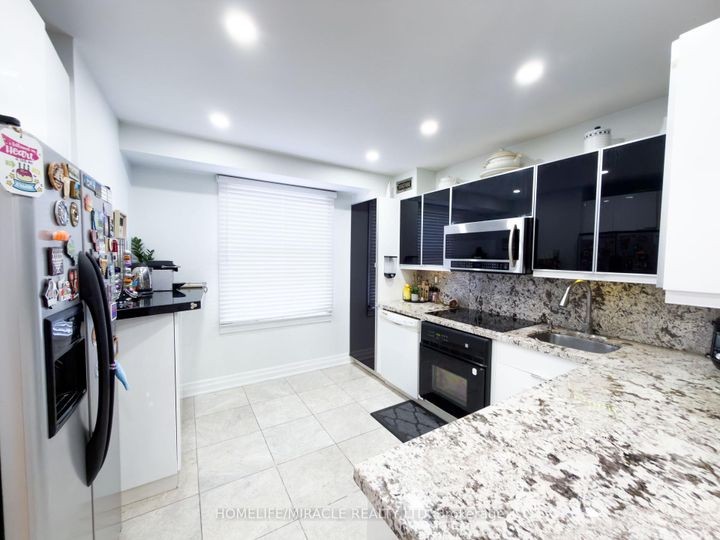 Photo 17 at 64 - 2440 Bromsgrove Road, Clarkson, Mississauga