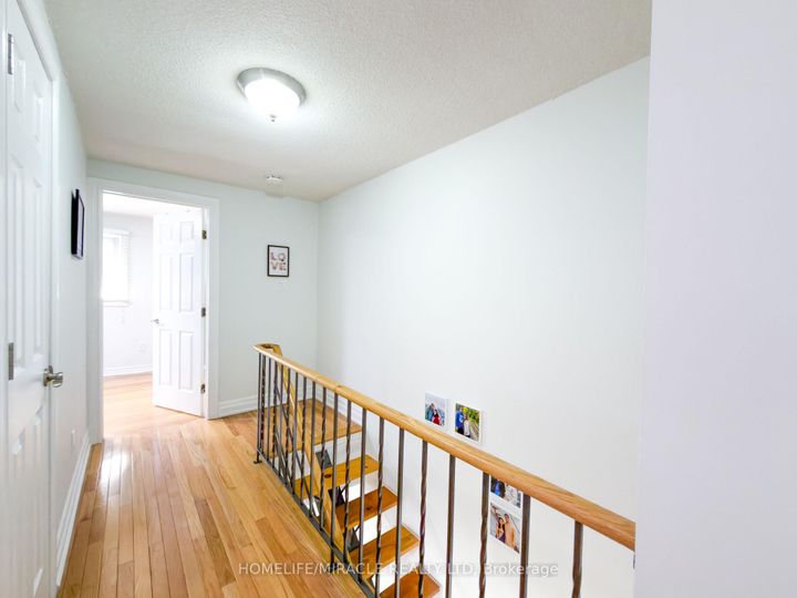 Photo 24 at 64 - 2440 Bromsgrove Road, Clarkson, Mississauga