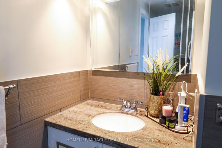 Photo 31 at 64 - 2440 Bromsgrove Road, Clarkson, Mississauga