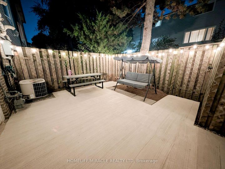 Photo 32 at 64 - 2440 Bromsgrove Road, Clarkson, Mississauga