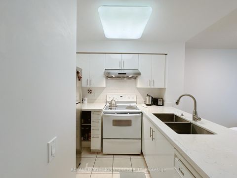 Photo 6 at 905 - 21 Hillcrest Avenue, Willowdale East, Toronto