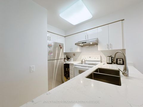 Photo 7 at 905 - 21 Hillcrest Avenue, Willowdale East, Toronto