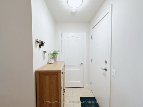 Photo 8 at 905 - 21 Hillcrest Avenue, Willowdale East, Toronto