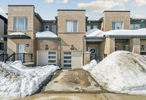 Photo 2 at 39 Turnberry Lane, Painswick South, Barrie