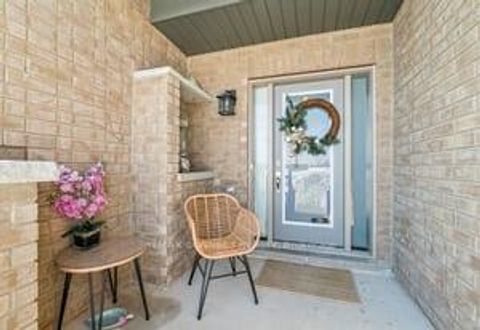 Photo 4 at 39 Turnberry Lane, Painswick South, Barrie