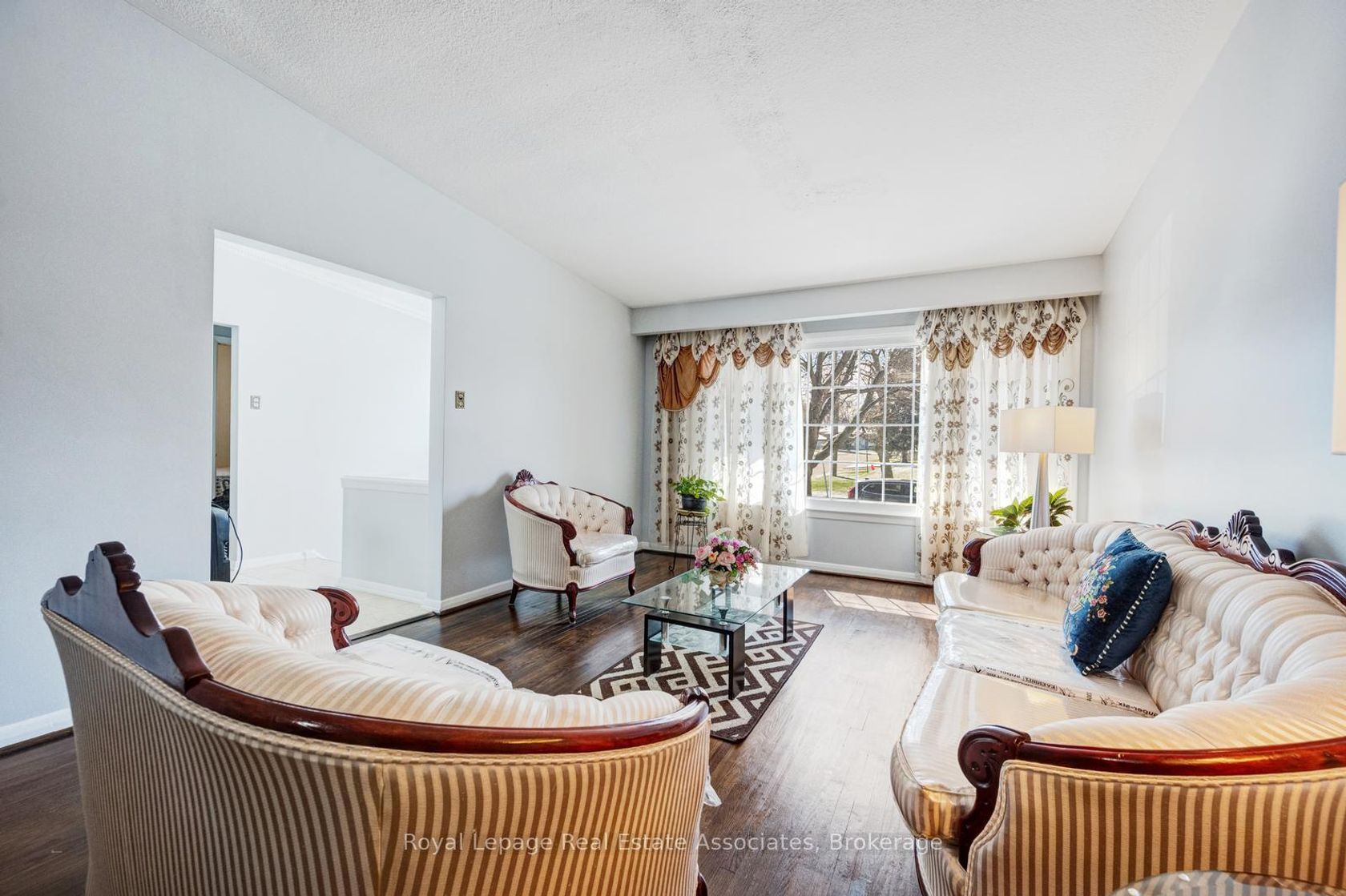 8 Caulfield Road, Old Rexdale, Toronto photo 3